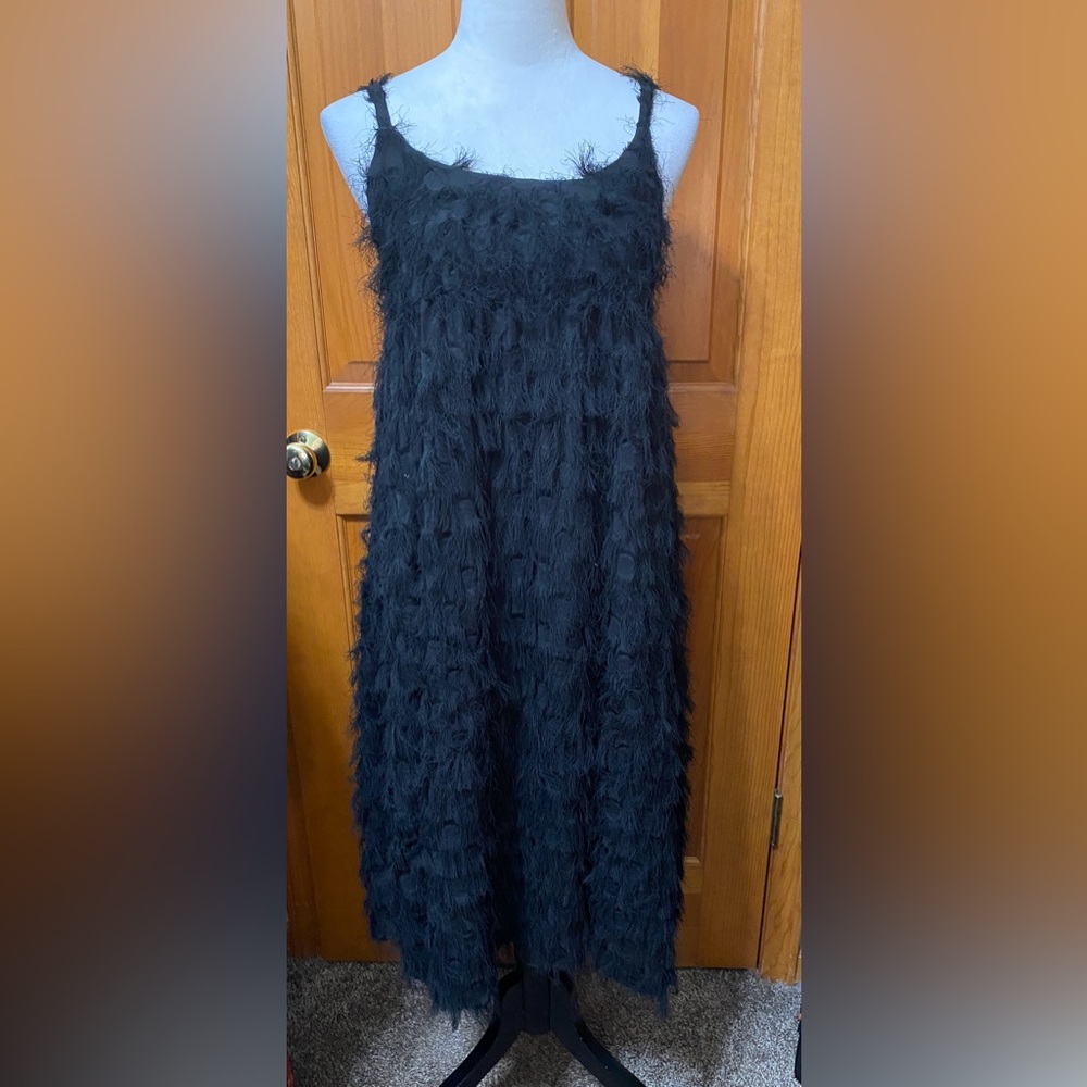 Elegant Black Eyelash Textured Sleeveless Midi Dress - Picture 2 of 6